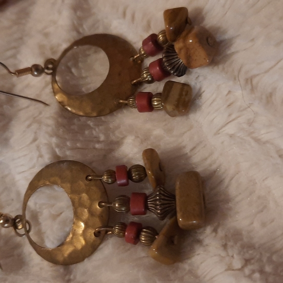 Small gold dangle Stone earrings red-brown & gold - Picture 3 of 4
